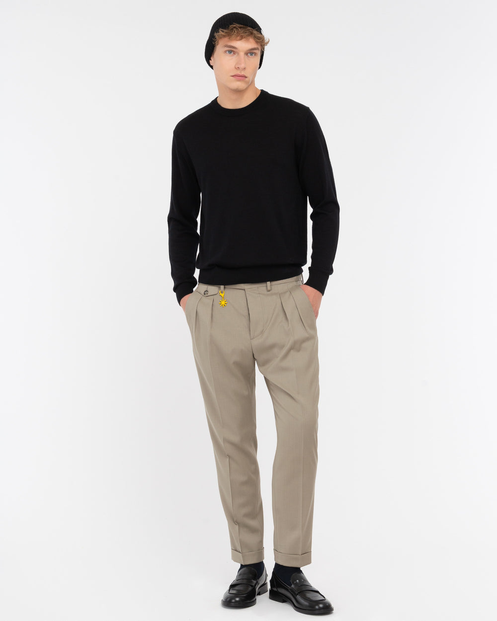 black pure wool round neck sweater