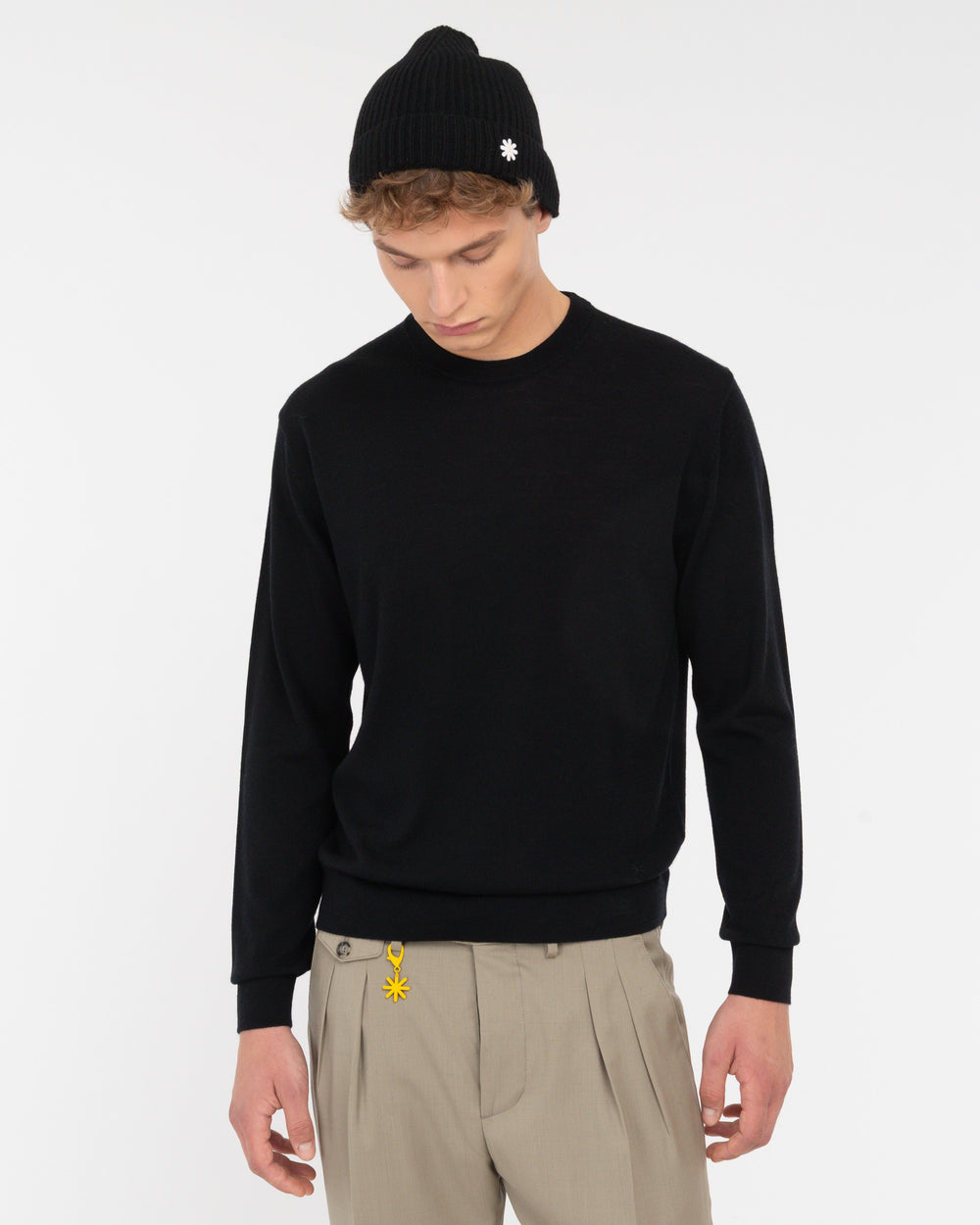 black pure wool round neck sweater