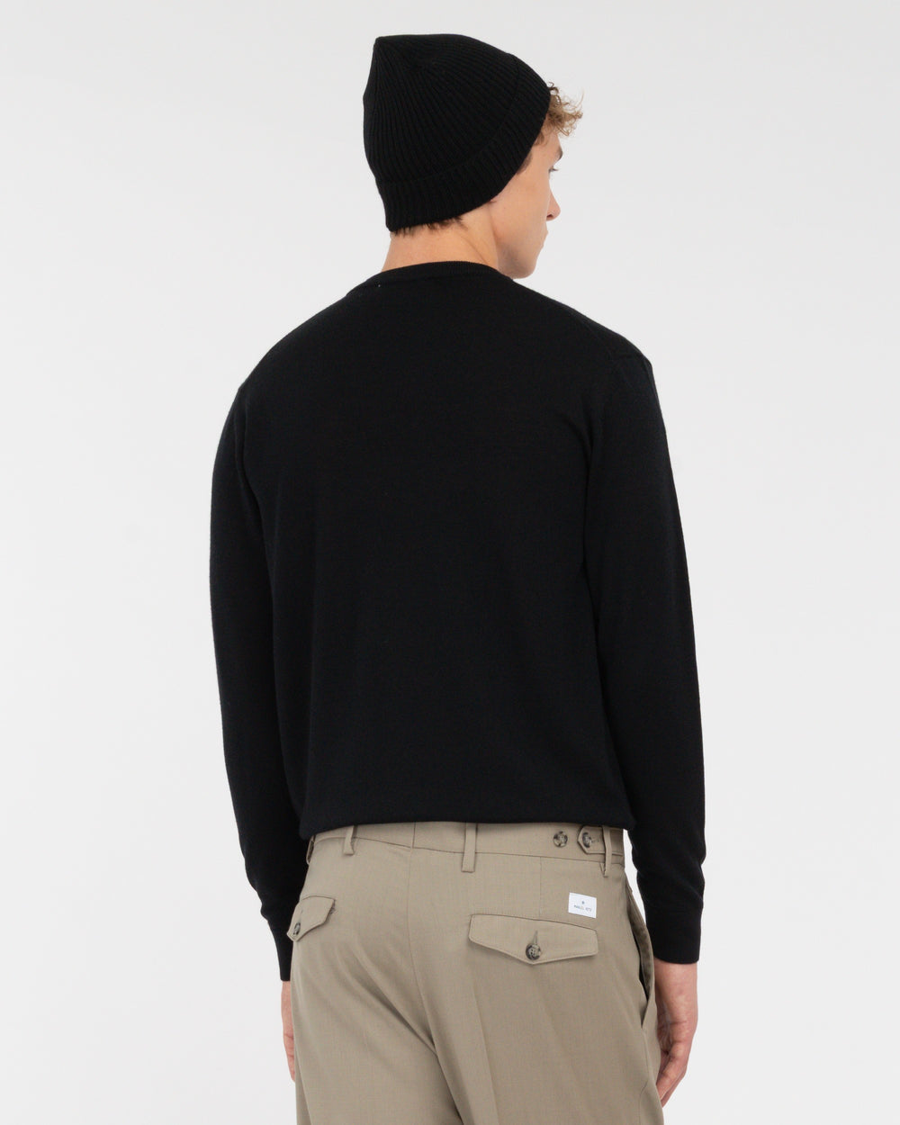black pure wool round neck sweater