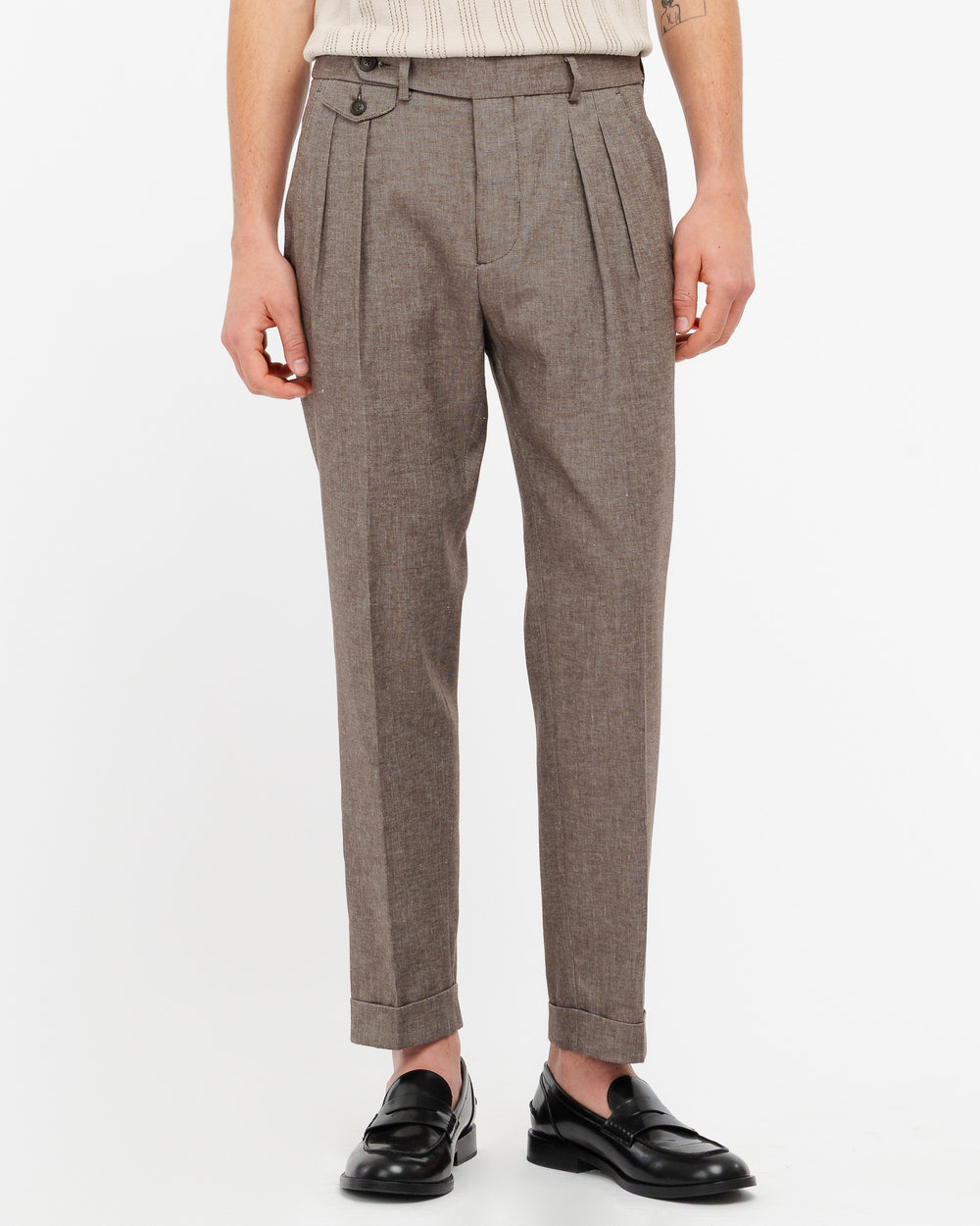 brown double pleated trousers in denim effect cotton linen twill