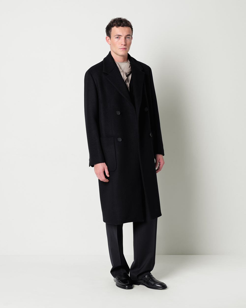 relaxed fit double breasted coat in a wool blend fabric