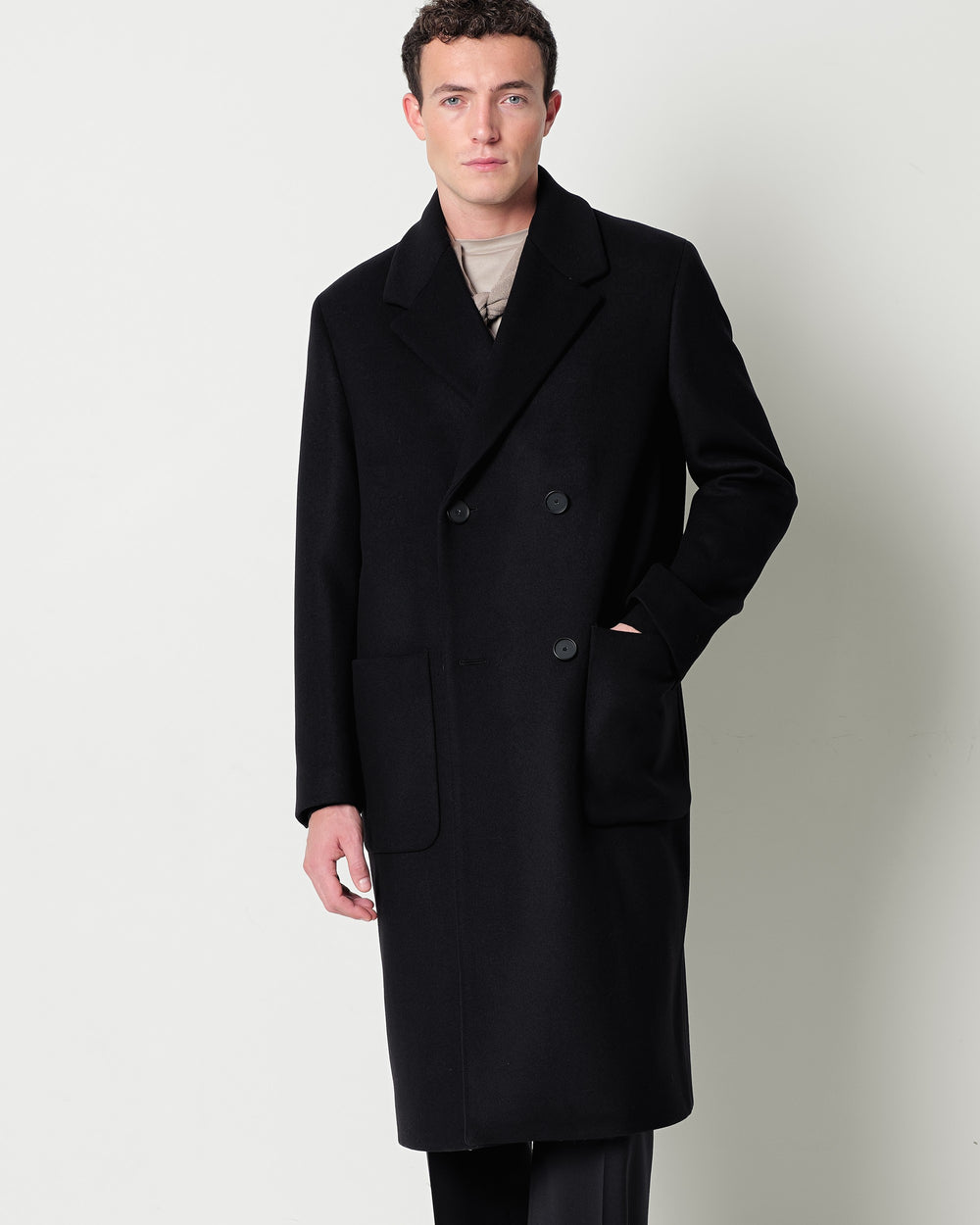 relaxed fit double breasted coat in a wool blend fabric