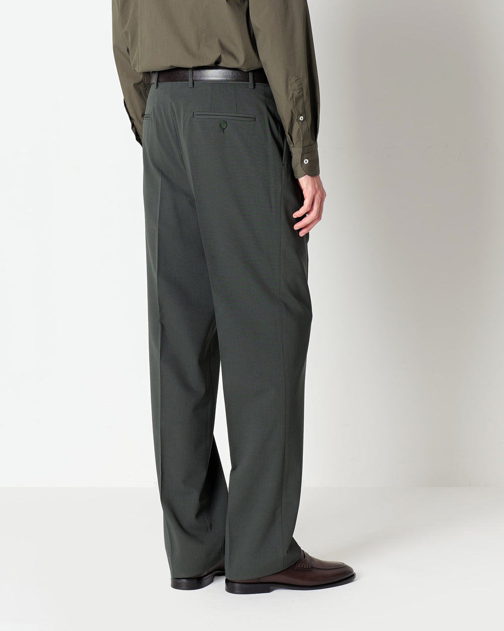 green relaxed fit double pleats trousers in wool blend twill