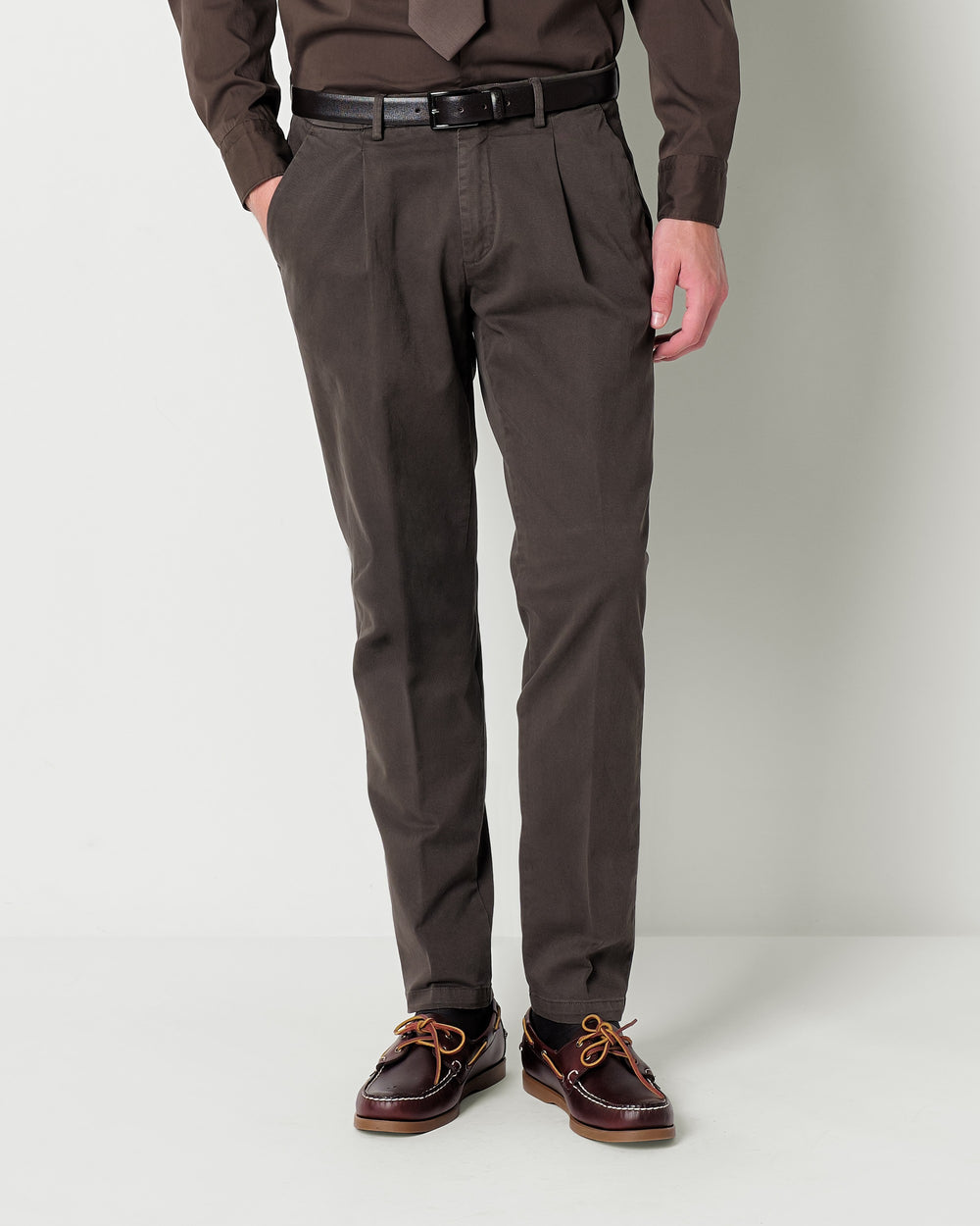 stretch cotton twill trousers with pleats