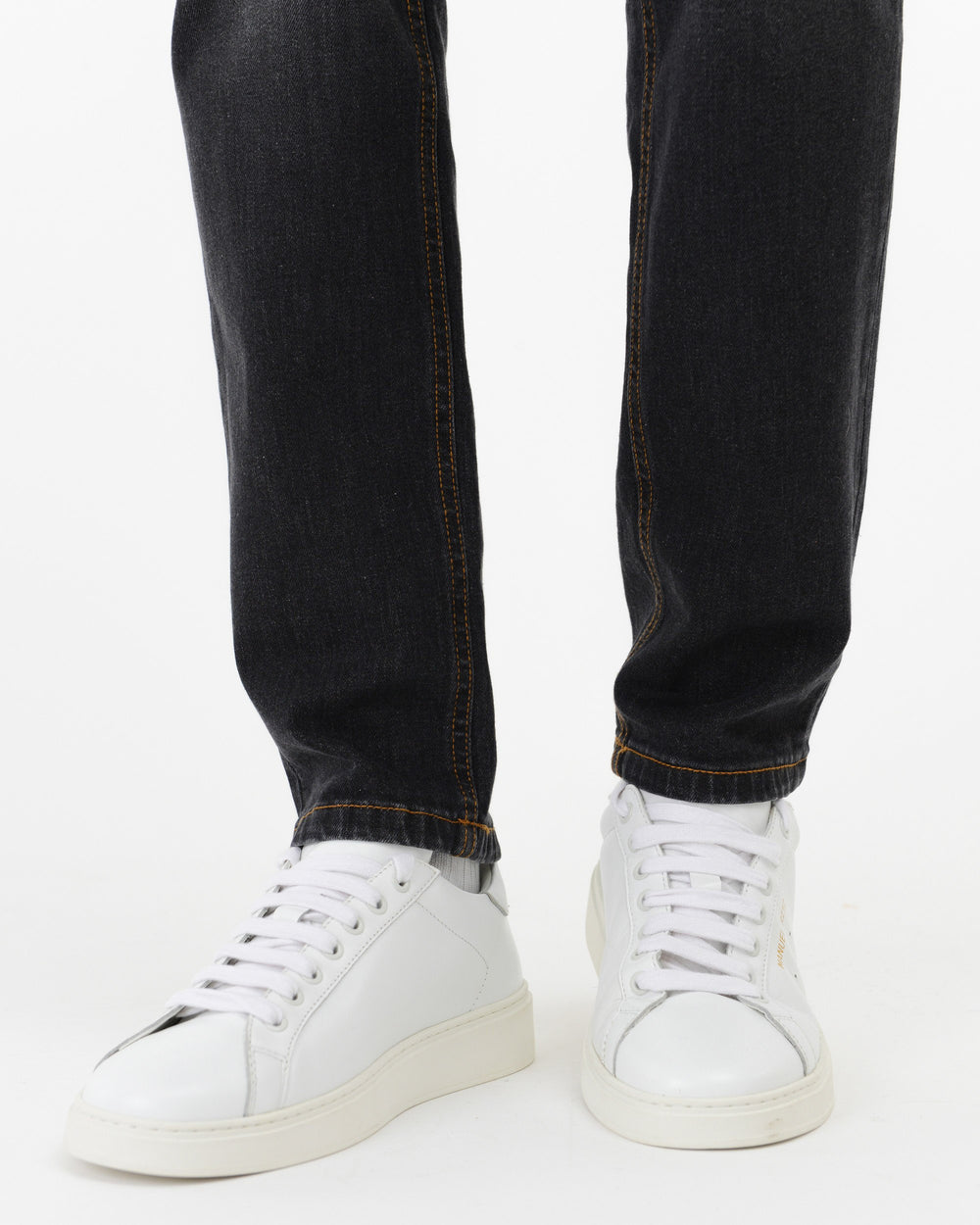 white leeather sneakers